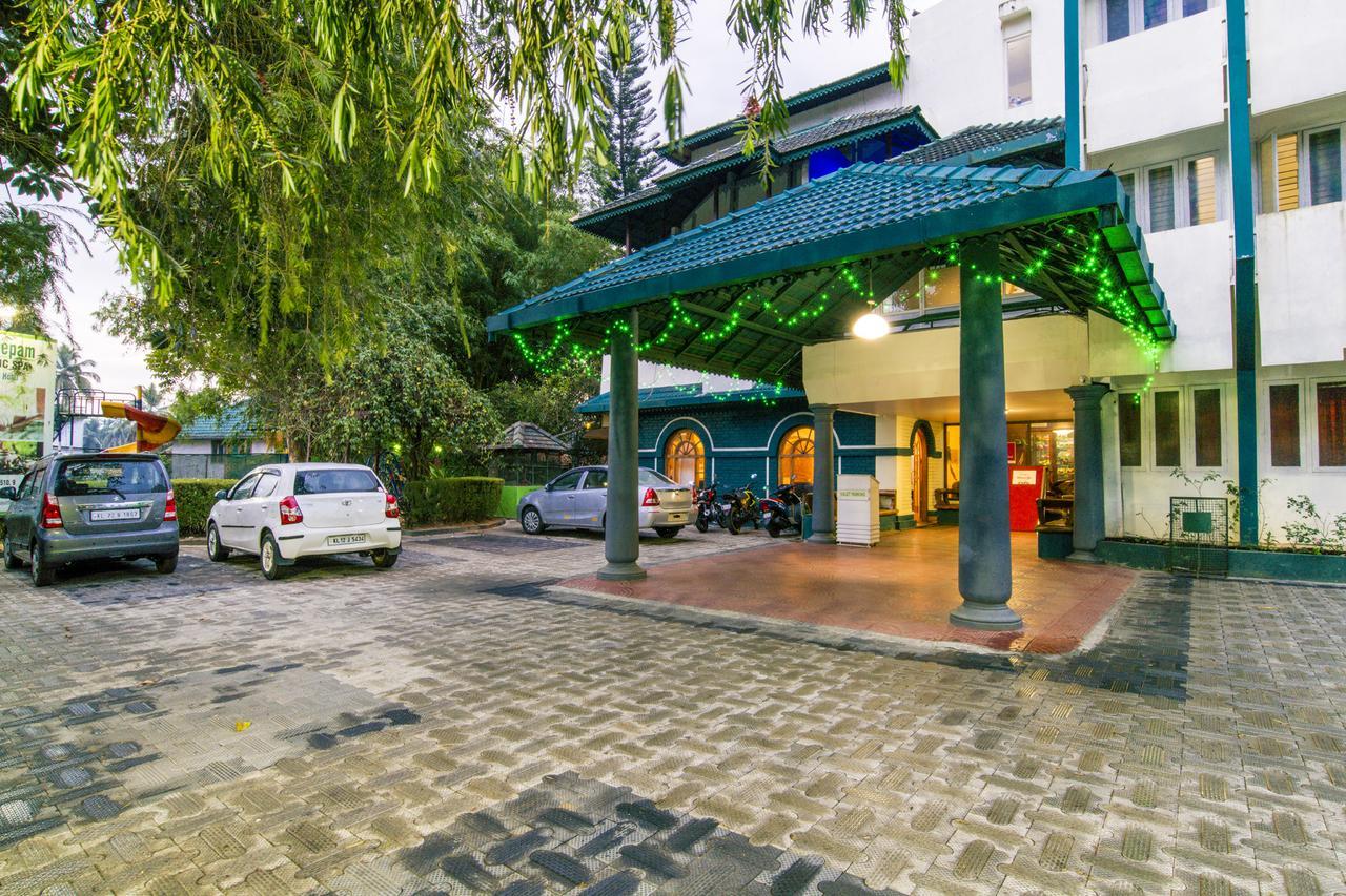 Hotel Haritagiri à Kalpatta Extérieur photo