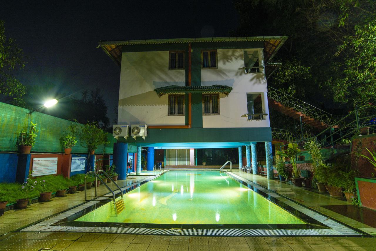 Hotel Haritagiri à Kalpatta Extérieur photo