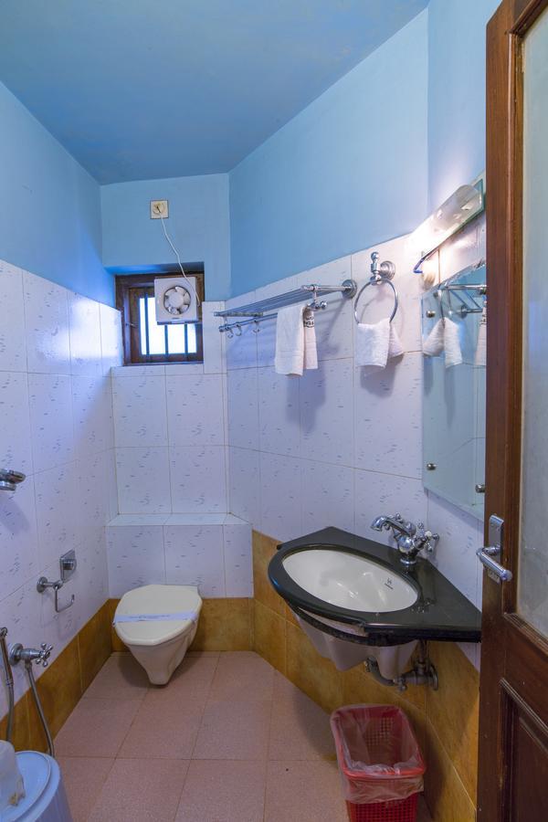 Hotel Haritagiri à Kalpatta Extérieur photo