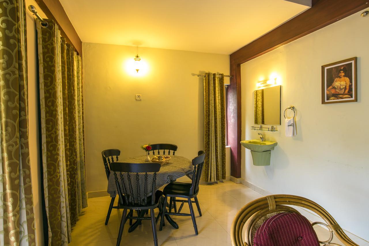 Hotel Haritagiri à Kalpatta Extérieur photo