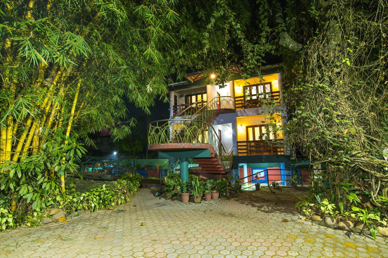 Hotel Haritagiri à Kalpatta Extérieur photo