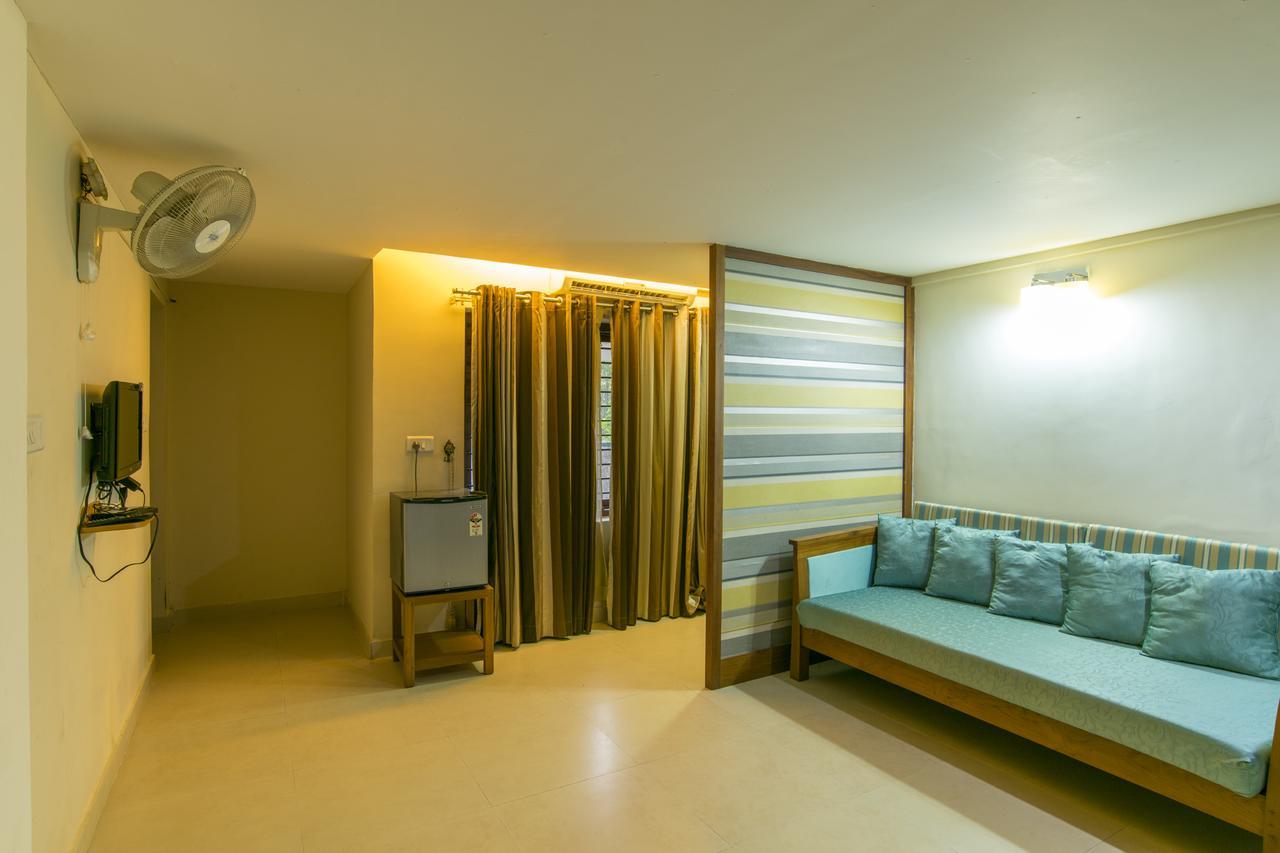 Hotel Haritagiri à Kalpatta Extérieur photo