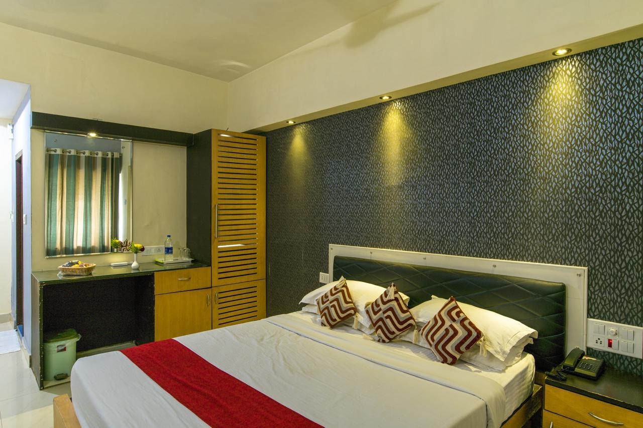 Hotel Haritagiri à Kalpatta Extérieur photo