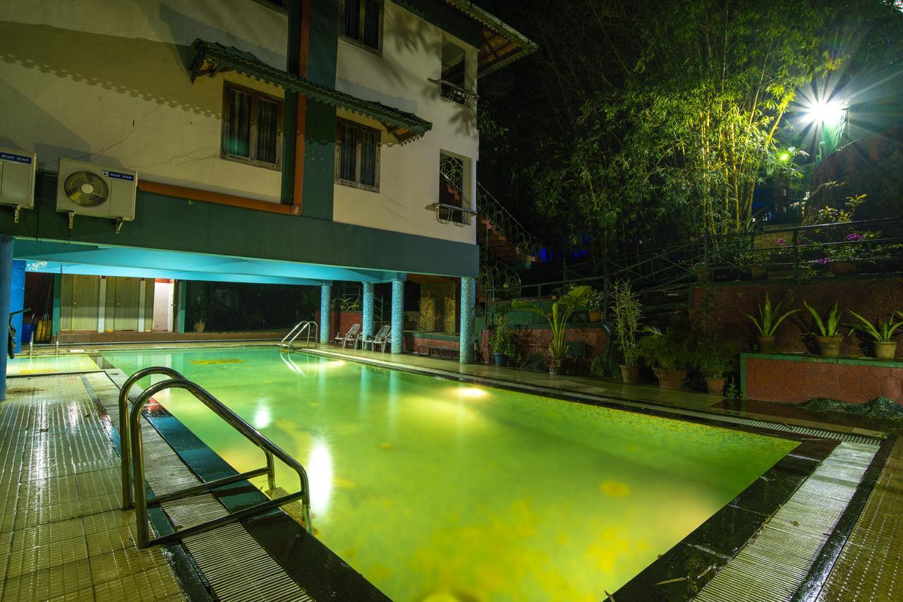 Hotel Haritagiri à Kalpatta Extérieur photo